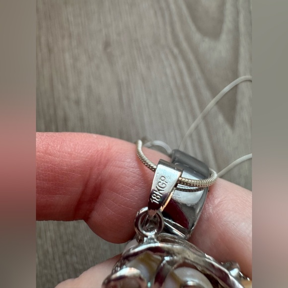 Antique 18k GP Natural Shell Pearl Silver Embellished Pendant Necklace - Picture 4 of 4